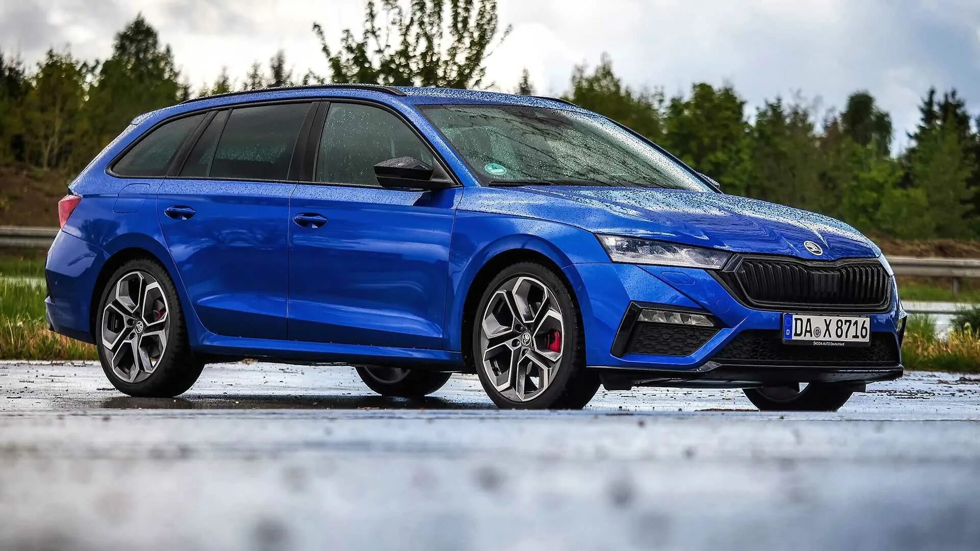 Škoda Octavia RS универсал. Skoda Octavia Combi RS 2021. Octavia combi rs