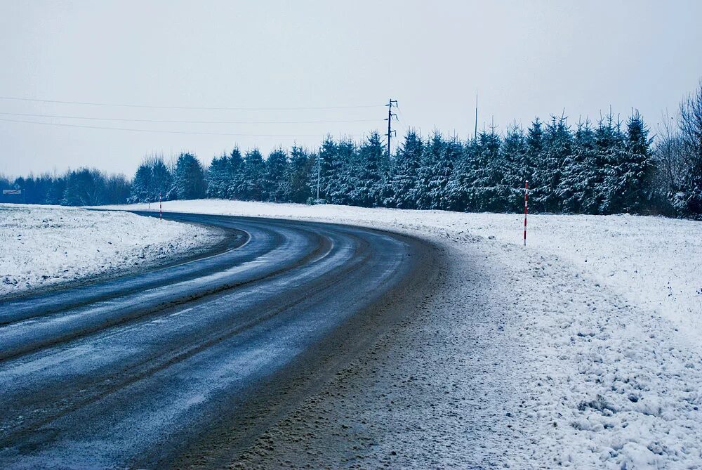 На широкой большой дороге. Зима дорога. Трасса. Зимняя автомобильная дорога. Зимняя дорога Россия.