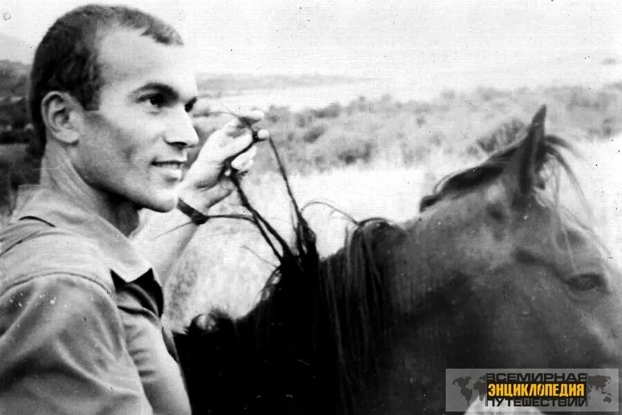 Дмитриевич бурцев. Бурцев игорь дмитриевич. игорь бурцев криптозоолог. бурцев игорь дмитриевич гоминолог. игорь бурцев в молодости.
