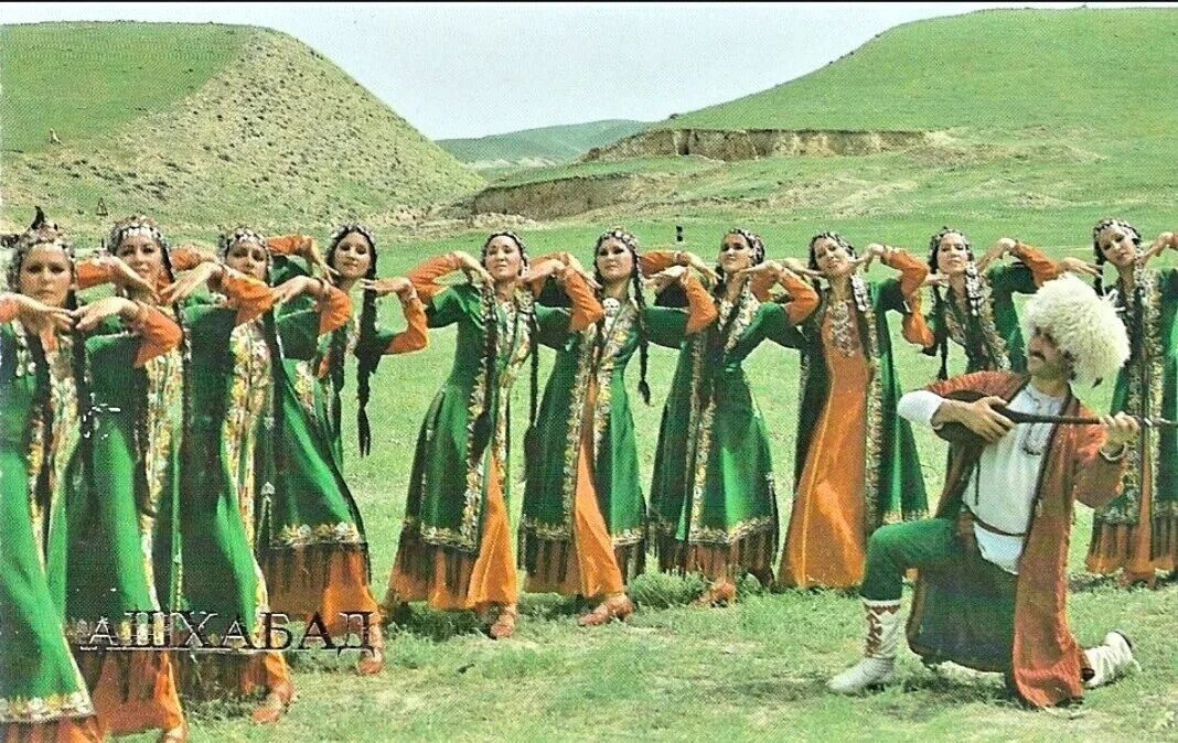 Туркмен песни. Ансамбль Менгли Туркменистан 1992. Национальный танец Туркменистана. Туркменский национальный костюм. Туркменская Национальная одежда.