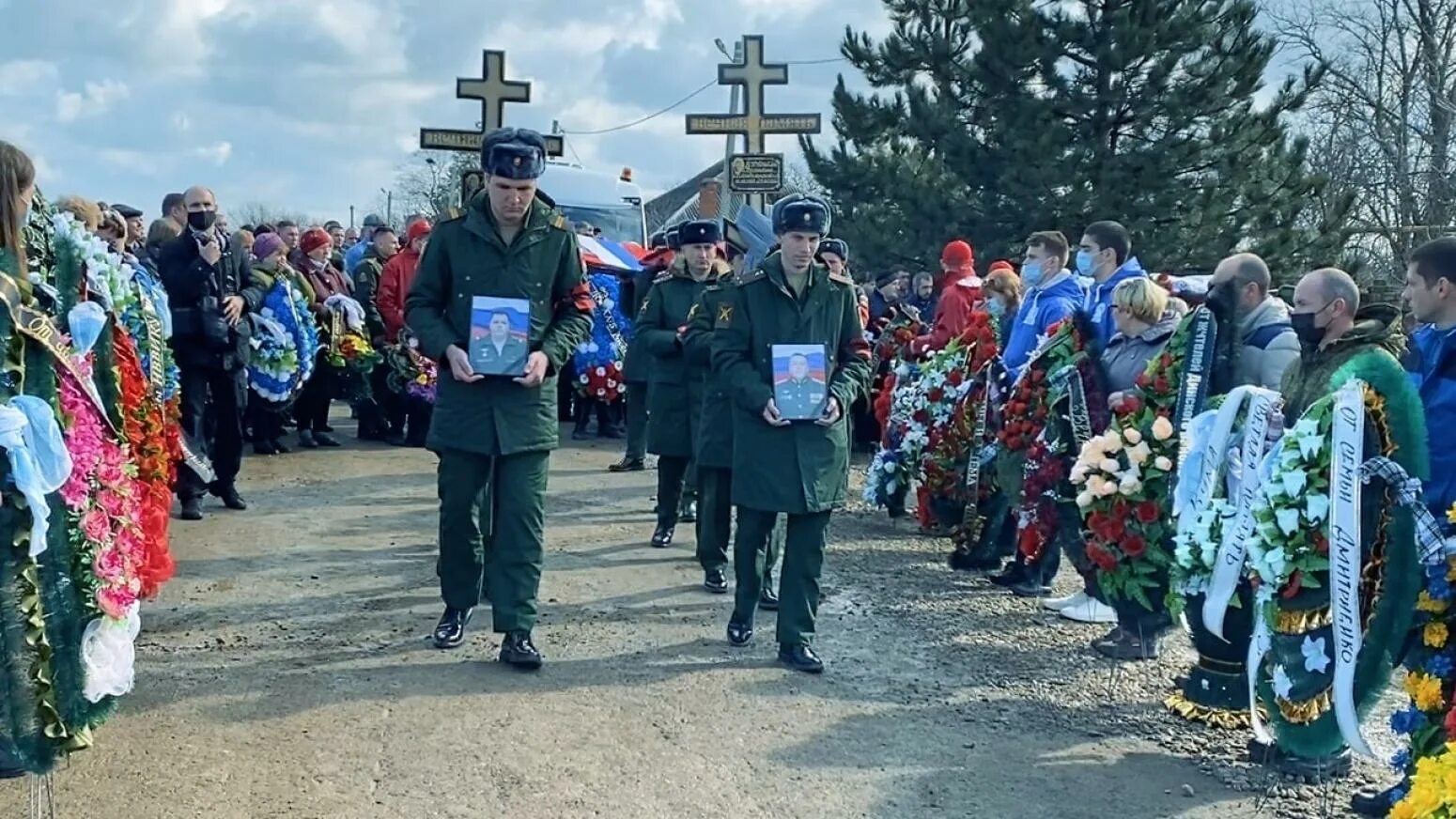 Украина погибло псков. В России хоронят военных погибших на Украине. Похороны солдат РФ погибших на Украине. Похороны военных погибших на Украине 2022.