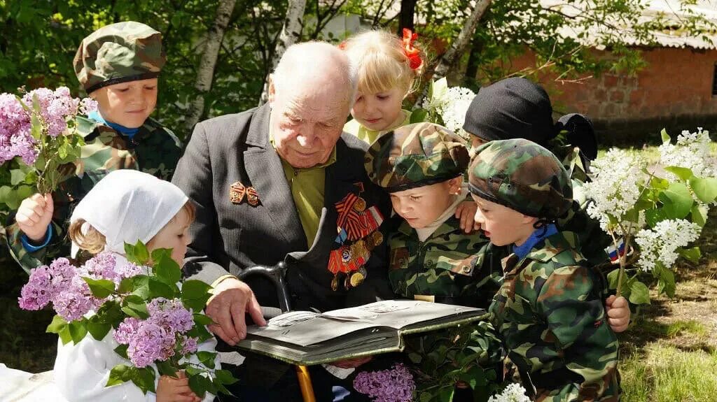 Семье защитника родины. Ветераны и дети. Дети войны. Ветераны Великой Отечественной войны с детьми. Школьники и ветераны.