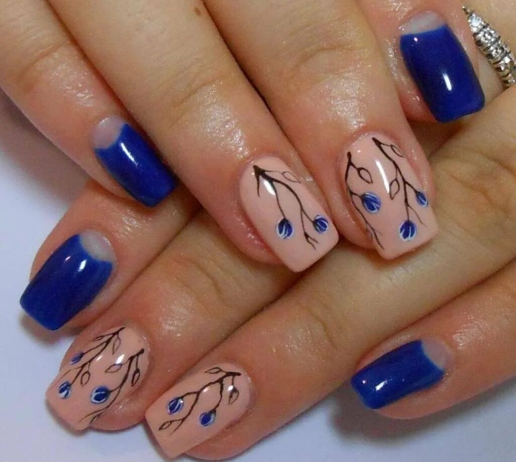 Дизайн ногтей синий короткие ногти. Синий маникюр. Гелевые ногти синие. Маникюр синего цвета. Синие короткие ногти.