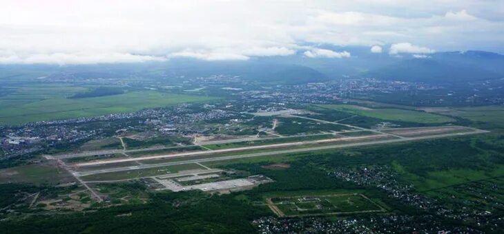 Сайт аэропорта петропавловск камчатский. Аэропорт Петропавловск Камчатский ВПП. Взлетная полоса Елизово. Аэропорт Петропавловск Камчатский взлётная полоса. ВПП аэродрома Елизово.