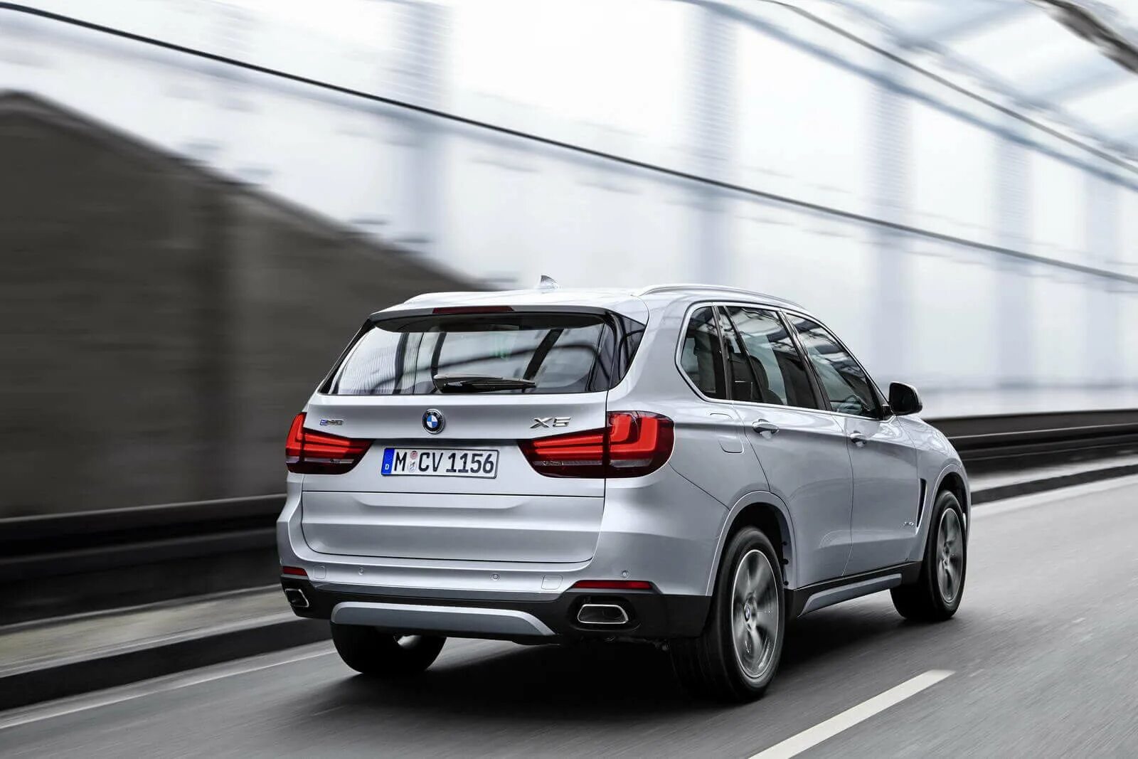 X5 hybrid. BMW x5 гибрид. Гибридный БМВ х5. BMW гибрид кроссовер. BMW x5 гибрид характеристики.