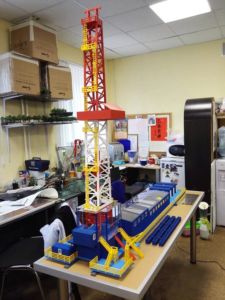 Модель буровой установки настольная. Макет буровой установки. Макеты установок. Нагнетатель н-196-1. Масштабная модель буровой установки.