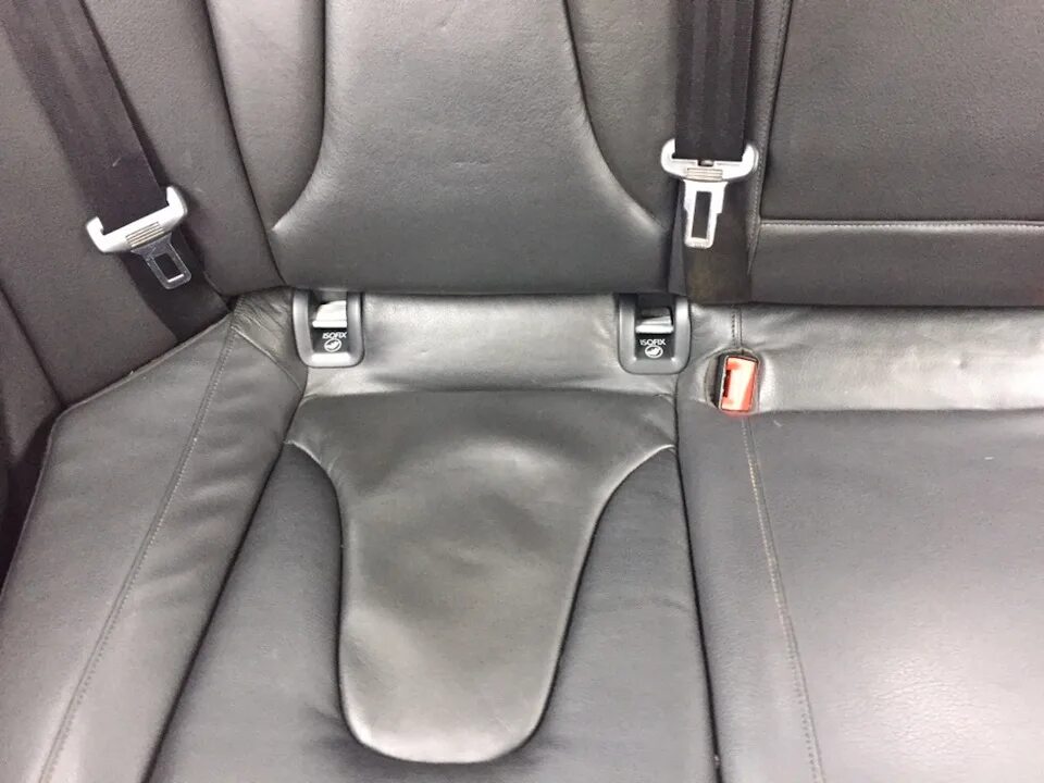 Isofix на заднем сидении. Изофикс в ауди а4. audi a5 isofix. крепление isofix audi q3 2014. ауди а3 8l isofix.