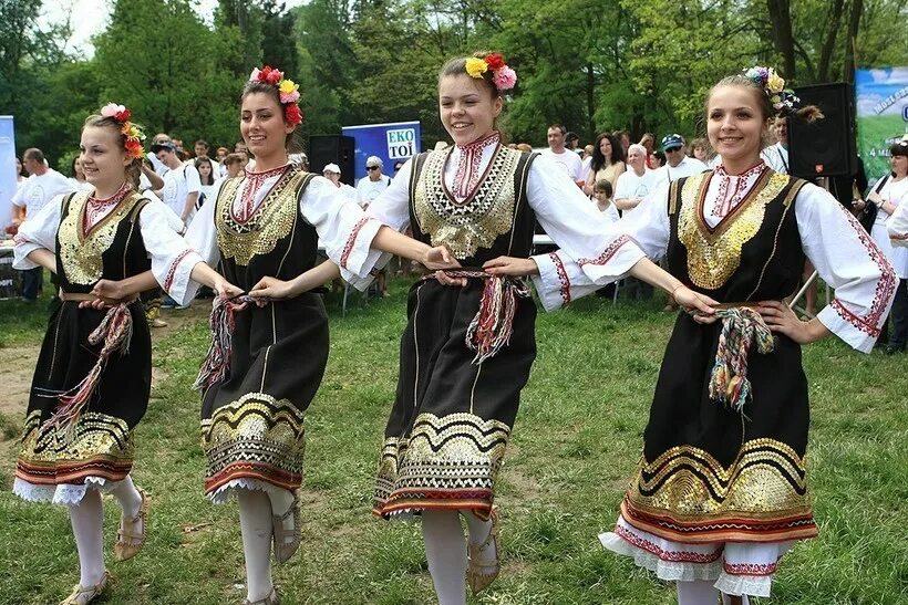 Праздники Болгарии. Праздники Болгар. Официальные болгарские праздники. Традиционный праздник Болгария. Какой праздник в болгарии