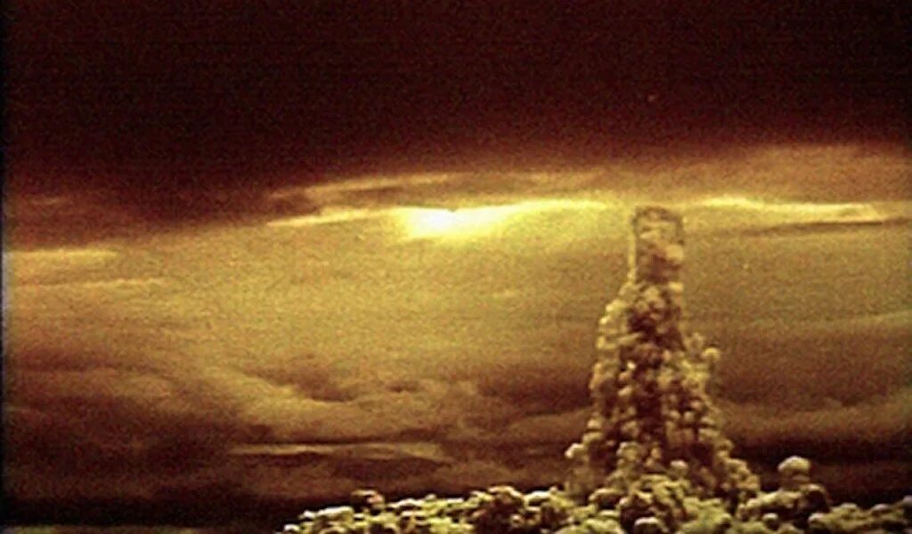 Ядерный взрыв став. Новая земля ядерный полигон царь бомба. Царь бомба 30 октября 1961. Взрыв царь бомбы в 1961. Водородная бомба новая земля 1961.
