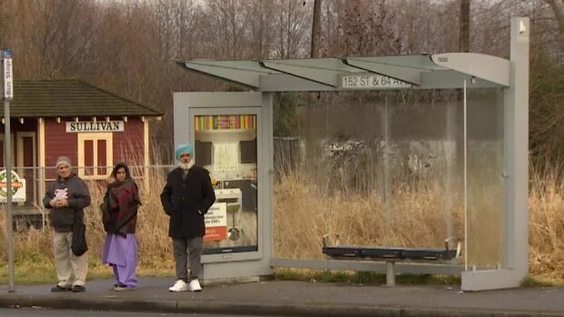 Общественный транспорт рисунок. Диалог с отцом. Папе на остановке. Папе на остановке. Обходить автобус пдд.