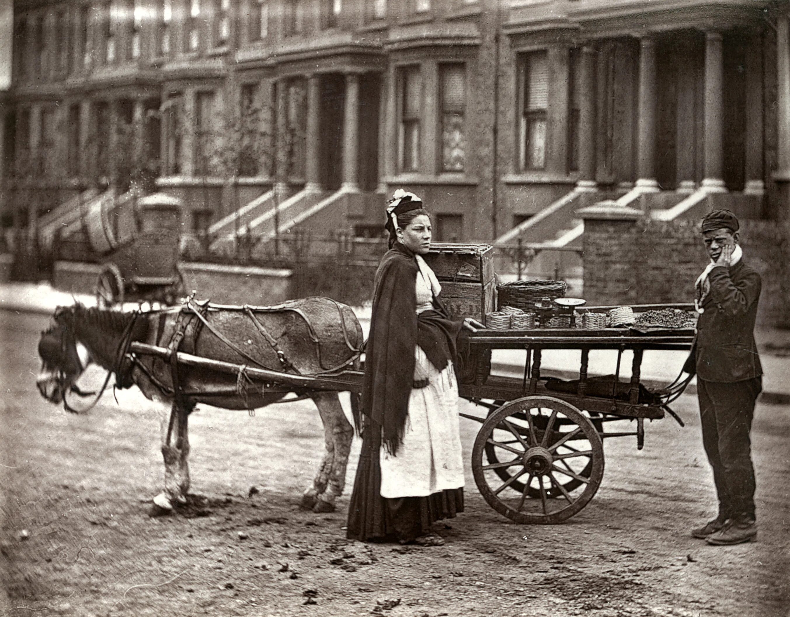 В начале 1870 годов. Викторианская Англия 19 век. Джон Томсон фотограф 19 век Англия. Лондон 19 века. Лондон люди 19 век.