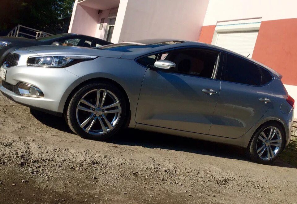 Диски R18 P.C.D.114,3х5 ET40 8J DIA73,1 - KIA Ceed (2G), 1,6 л, 2012 года колёсн
