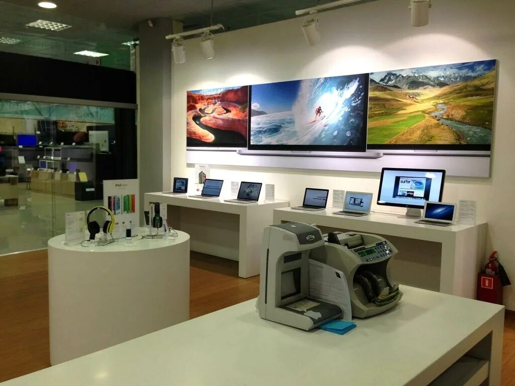 Эппл фото. Эпл стор в москве. Re store ступино. Интерьер apple. Магазин техники apple москва.
