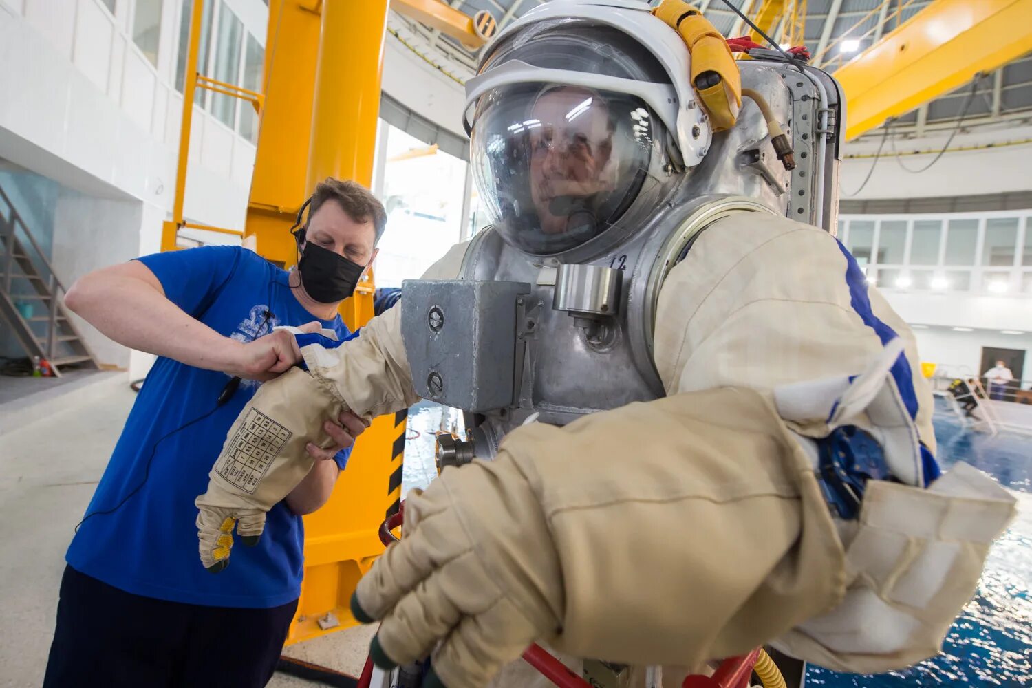 Гагарина. Тренировка космонавтов. Цпк работа. Космонавт роскосмоса юрий маленченко. Цпк работа.