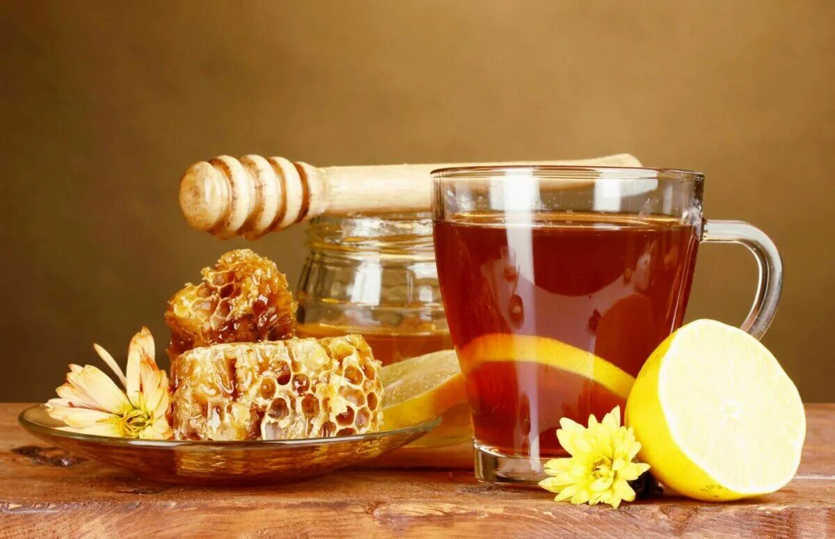 Чай с медом. Чай с лимоном и медом. Чай с медом картинки. Чаепитие с медом. Черный чай с медом
