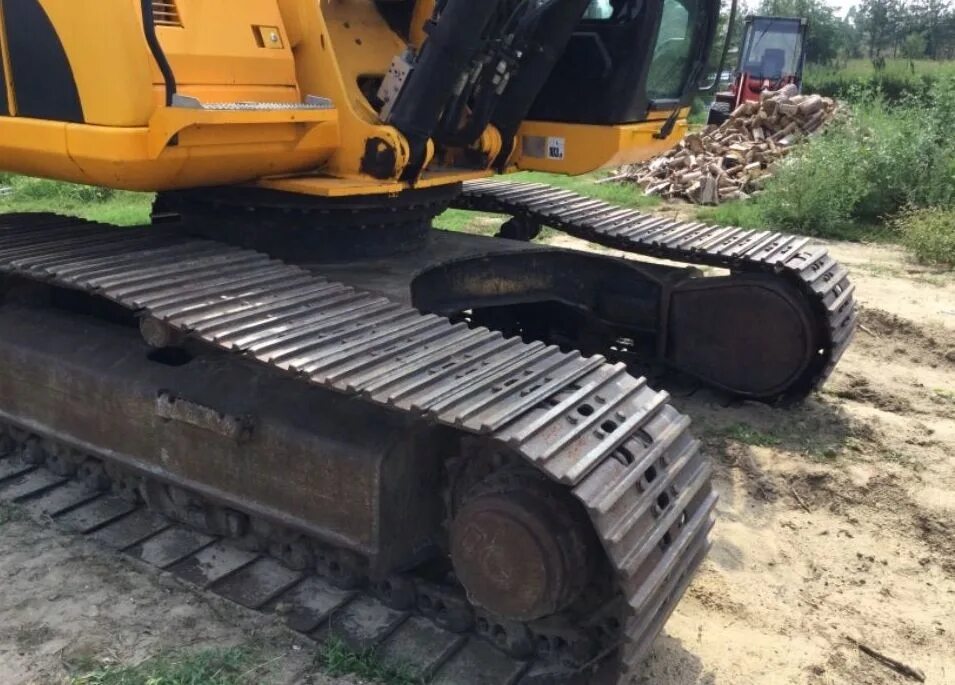 Гусеница jcb. Jcb 290 lc. jcb 290 гусеничный. jcb js 290. гусеница экскаватора.