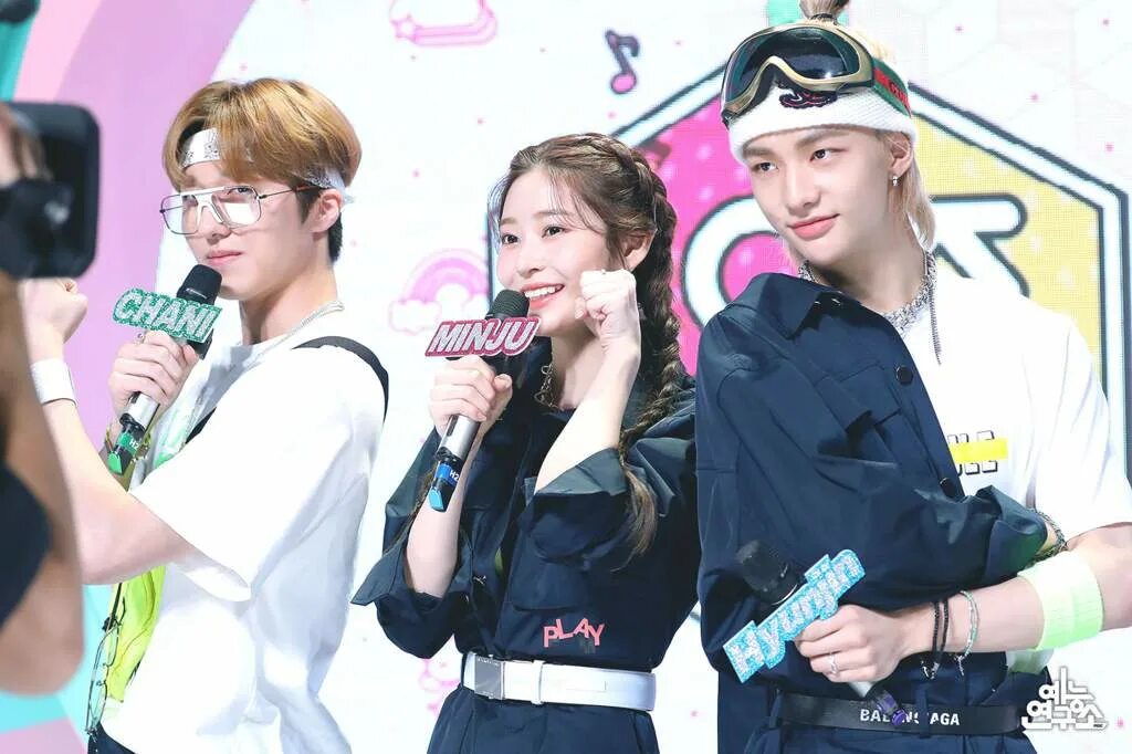 Мьюзик кор. Мьюзик кор. Music core ведущие. Мьюзик кор. Ким минджу music core.