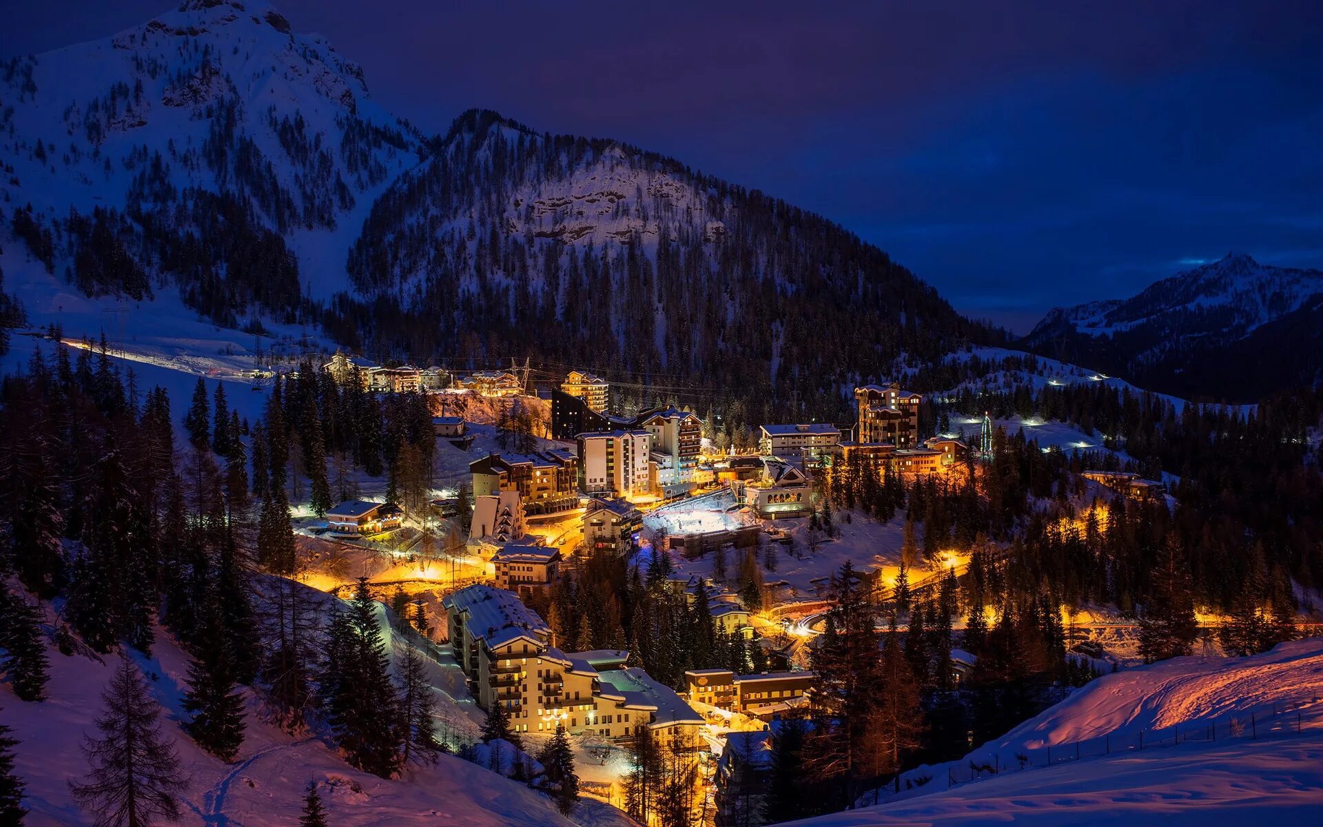 Красивый пейзаж. Сочная ягода. Телевизор saturn led 242 24". Клубника ягода. Черешня бахор.