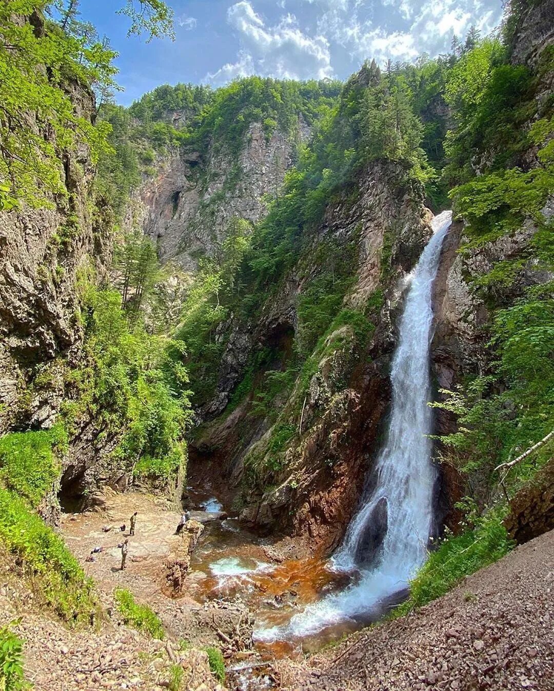 Водопад чёрный шаман Приморский край. Водопад Ванчин Приморский край. Амгинский водопад. АМГУ водопад шаман. Черный прим