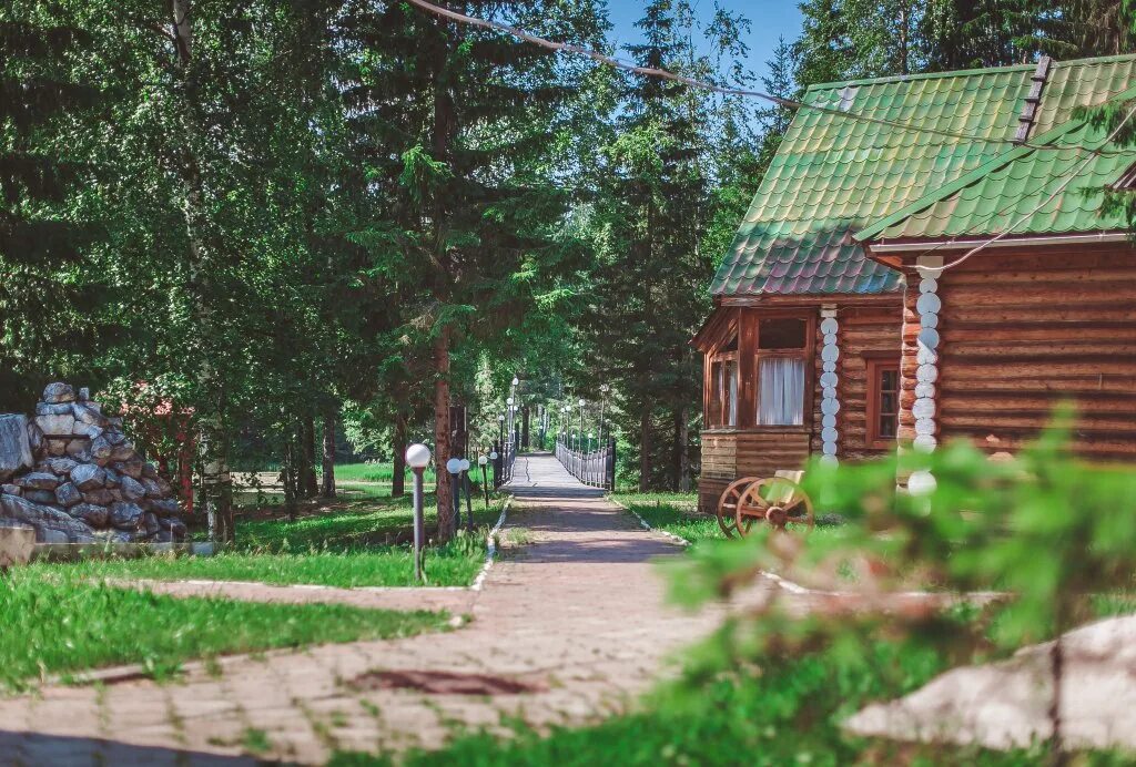 Березка лысьва. Лысьва Березка Гостиный двор. Лысьва турбаза Гостиный двор. Гостиный двор Соликамск. Гостиный двор, банкетный зал Лысьва.