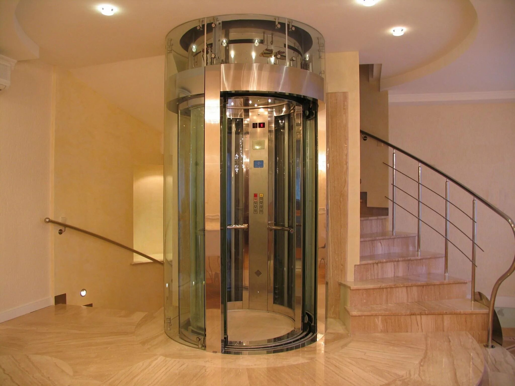 Компактный лифт для коттеджа. Лифт подъемник в коттедже. Лифт в коттедж. Лифт в частный дом. Лифт в коттедж.