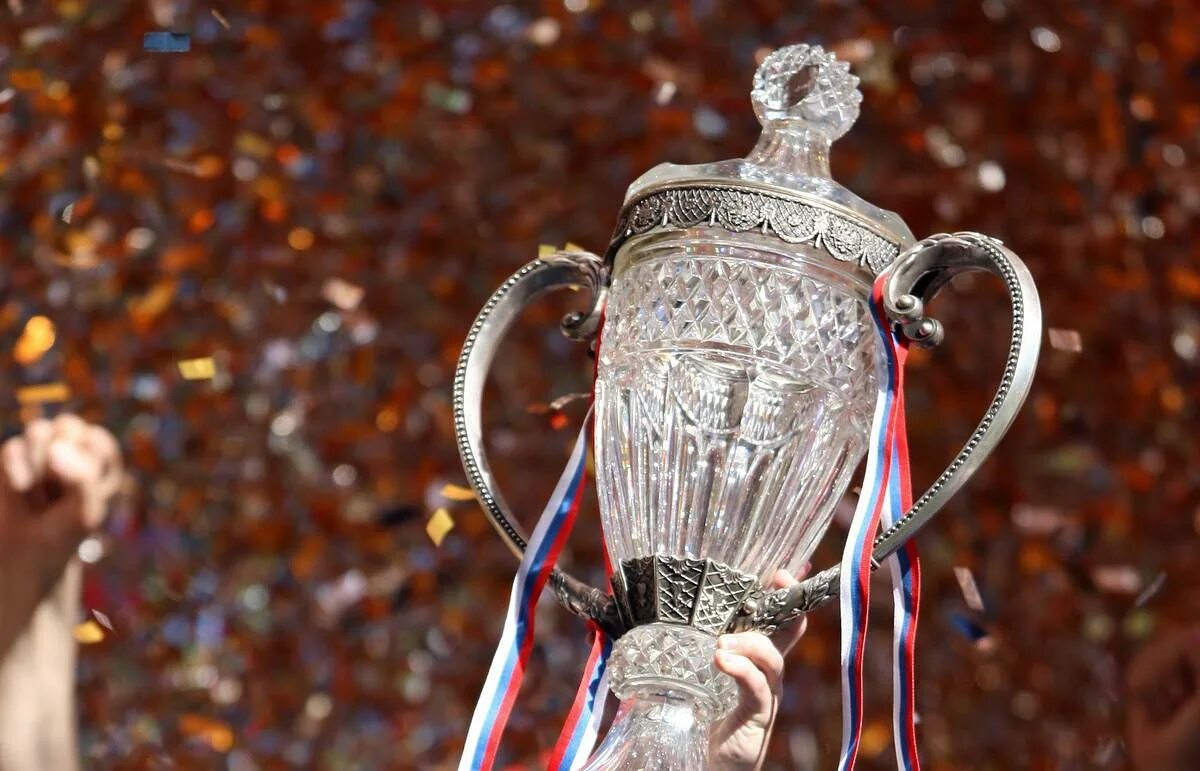 кубок россии трофей. кубок по футболу начало. суперкубок россии 2023. кубок чемпионата россии. кубок по футболу начало.