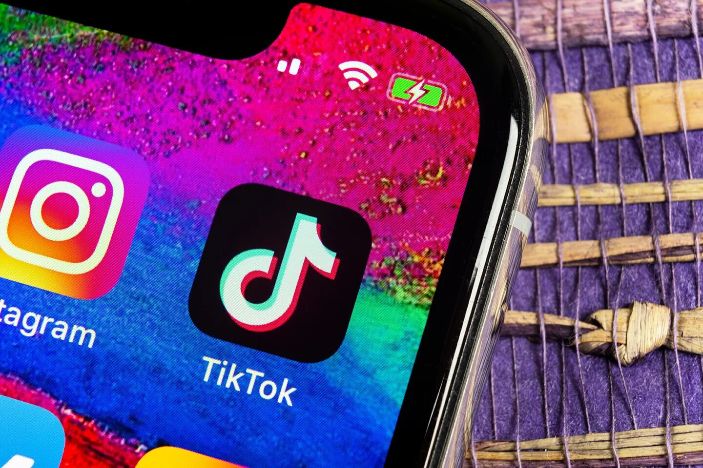 Тик ии. Tiktok. тик ток и инстаграм. instagram tiktok. тик ток приложение.