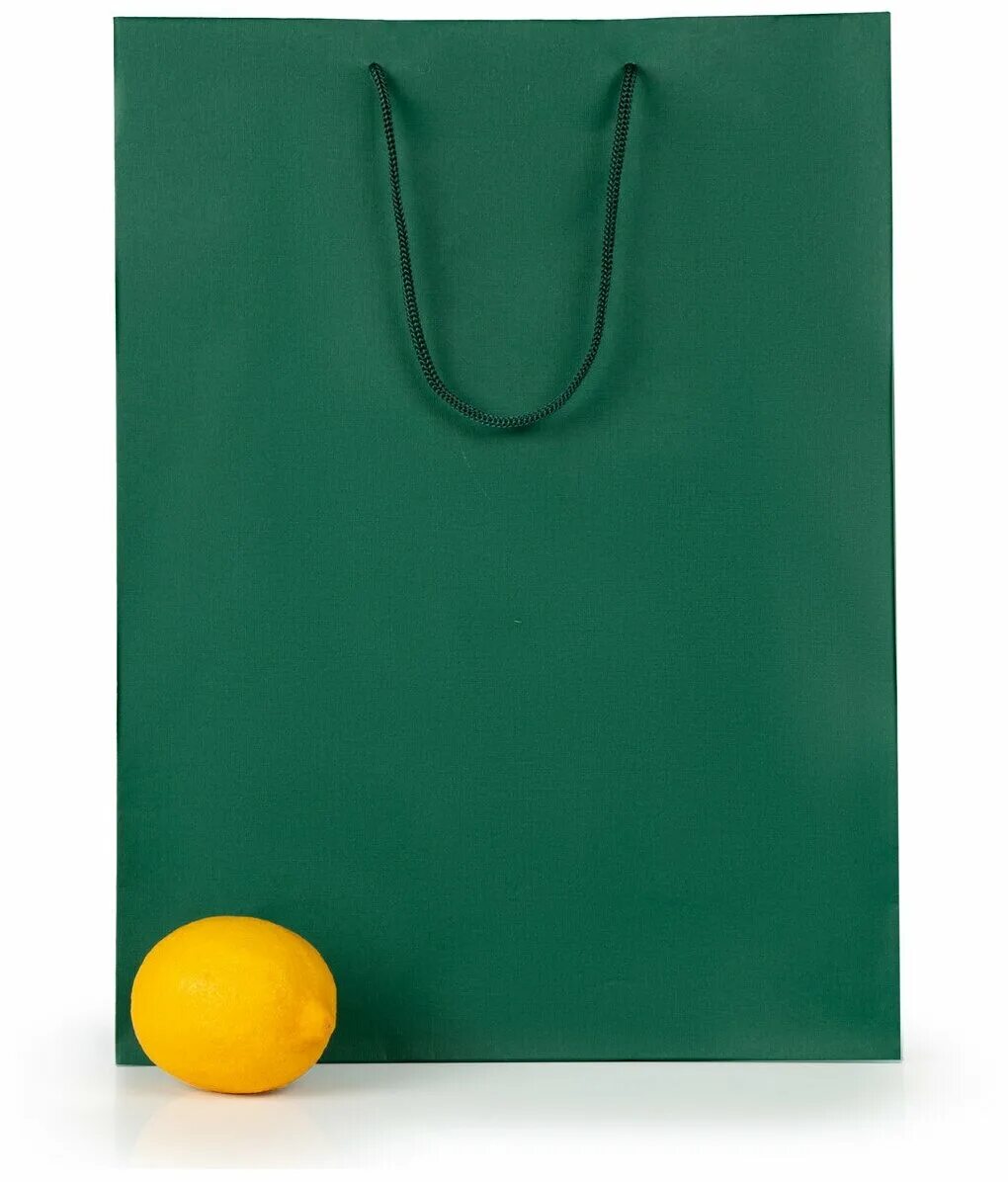 зеленый крафт пакет. пакет подарочный зеленый. пакет бумажный. зеленый крафтовый пакет. зеленые пакеты с подарками.