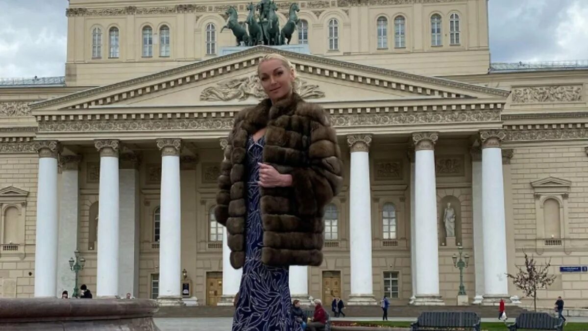 Выступление волочковой в большом театре. Волочкова балерина в большом театре. фотосессия в большом театре. волочкова в театре.