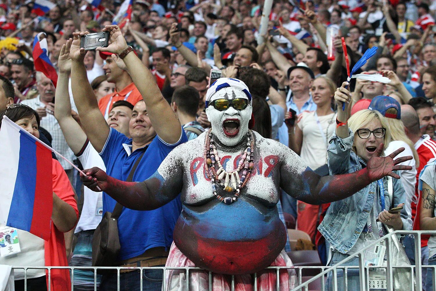 Russian fan. Футбольные болельщики. Русские болельщики. Футбольные фанаты. Российские футбольные фанаты.