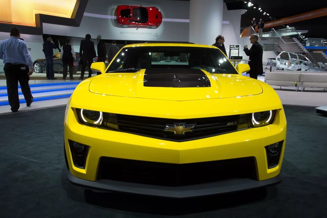 Купить шевроле чебоксары. Chevrolet Camaro zl1 2013 Yellow. Шевроле Камаро в России. Шевроле Камаро б. Новая машина Шевроле Камаро.