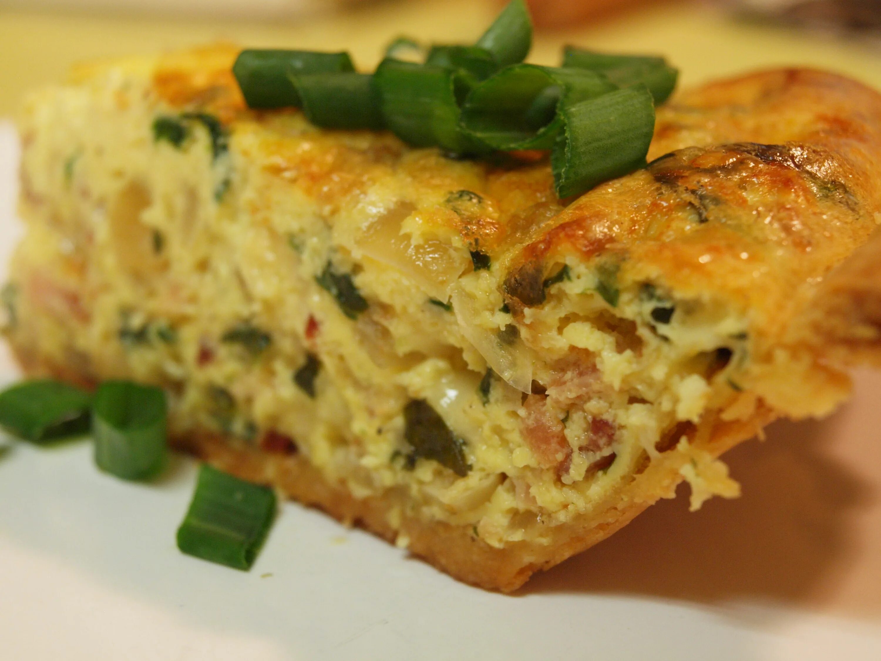 Наполеон закусочный с курицей и грибами. Тортик из кабачка. Закусочный пирог. Пирог с рыбой. Закусояныйторт грибной наполеон.