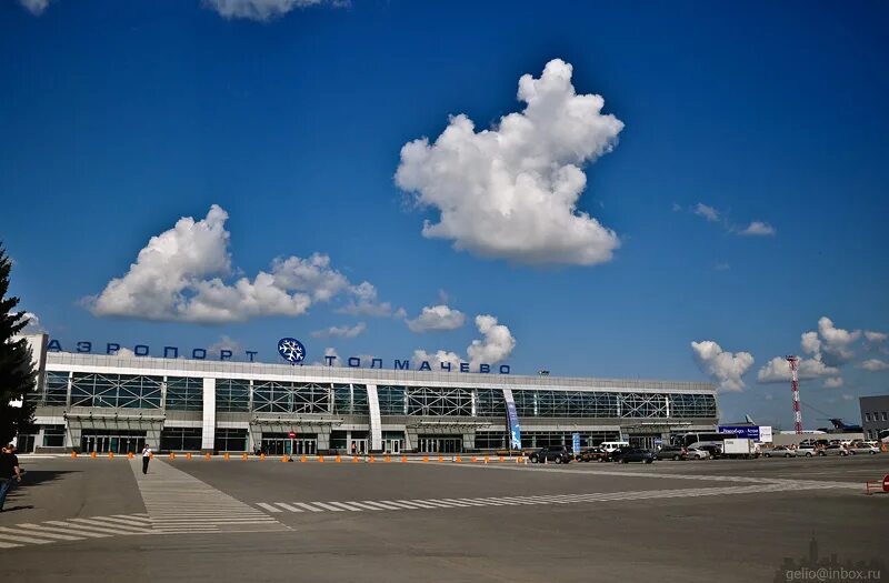 Новосибирск аэропорт центр. Аэропорт Толмачево Новосибирск. Новосибирск аэропорт аэропорт. Аэровокзал Новосибирск. НСК аэропорт Толмачево.