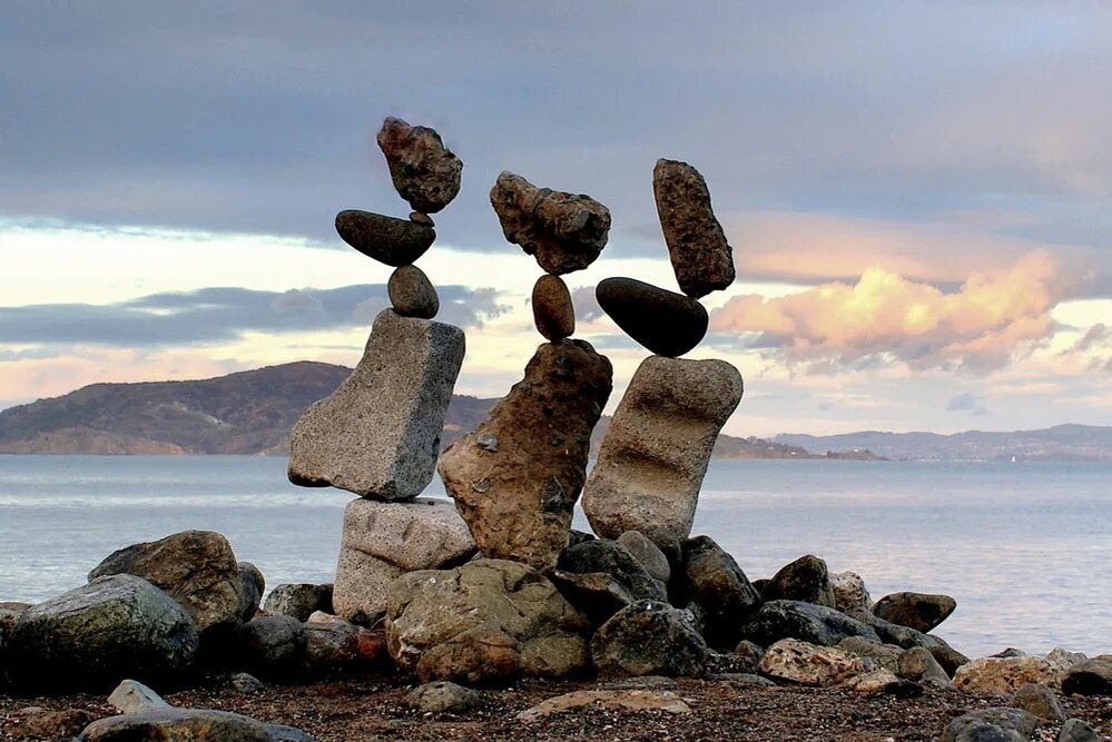 Friend stone. Камни в природе. Много камней. Необычные камни. Камни друг на друге.