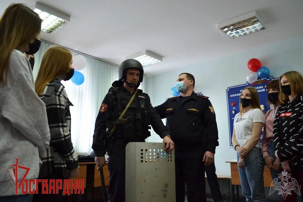 Охранник города омска. День открытых дверей вневедомственной охраны. Охранник города омска. Гу мчс омск. Охранник.