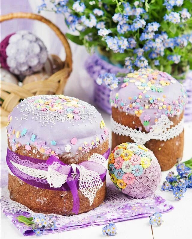 Пасха очень красивые. Куличи на Пасху. Кулич Easter Cake Пасхальный. Easter Cake кулич. Куличи в пастельных тонах.