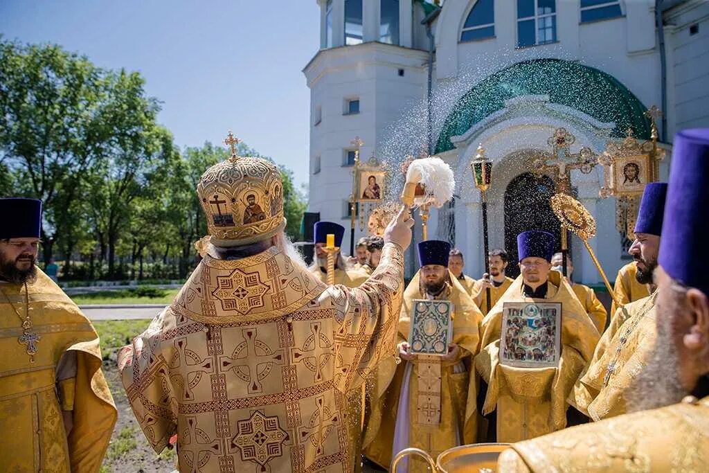 Литургия в день всех святых. Церковь всех святых в земле российской просиявших, тольятти. храм всех святых в земле русской просиявших новосибирск. храме всех святых в земле российской просиявших г. братск. храм всех святых в земле российской просиявших ростов на дону.