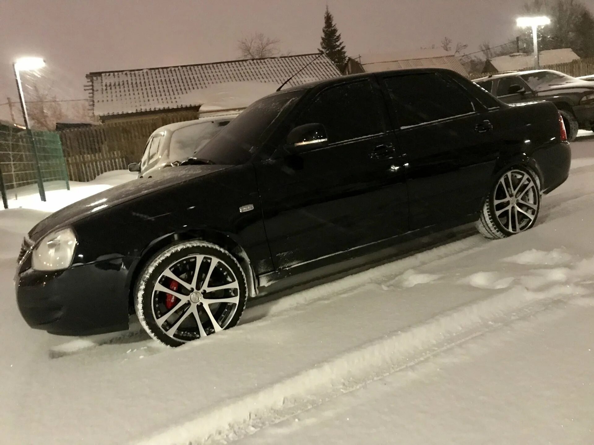 Приора кориандр рельсы 17. Рельсы r16 лада приора. Рельсы диски на приору. Рельсы r16 лада приора. Lada priora седан r17.