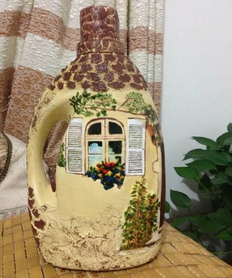 Поделки домики бутылки. Декор бутылок домики. домик из бутылки. декупаж бутылки под домик. декупаж бутылок домики.