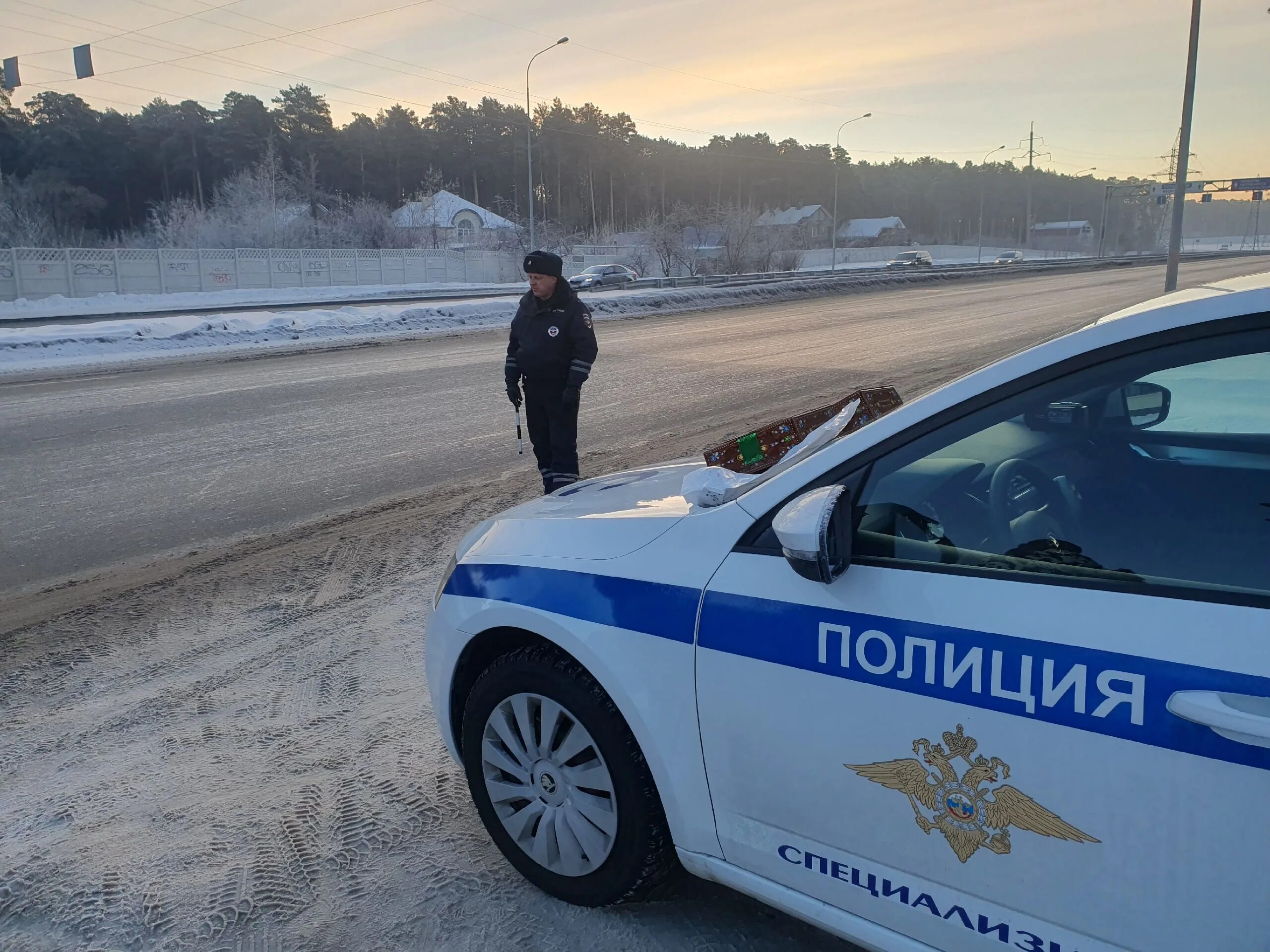 В Красноуфимске сотрудники ГИБДД спасли из горящего дома двух человек