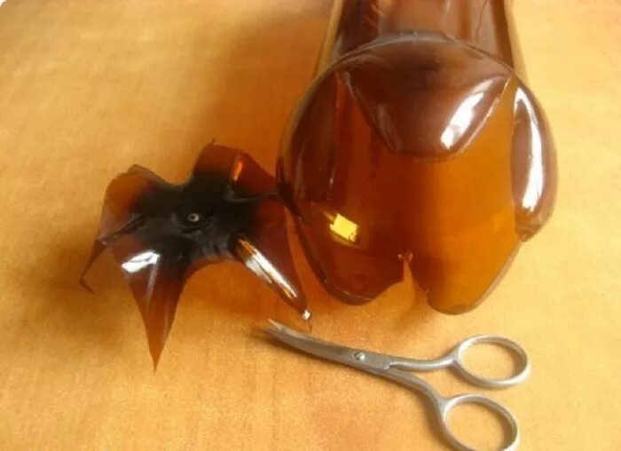 Еж из бутылки. Ежик из пластиковой бутылки. ежик из пластмассовой бутылки. ежик из пластиковой бутылки мастер класс. шишка из пластиковой бутылки.