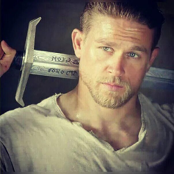 Charlie Hunnam Charlie hunnam, Charlie hunnam king arthur, King arthur