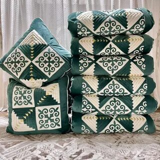 Есегінде дилдо бар қыз