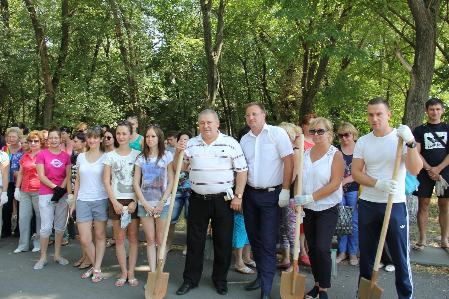 Погода невинномысск на 3 по часам. Невинномысск. Жители города Невинномысска. Невинномысск день города. Администрация г. Невинномысска.