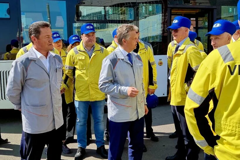 Совет директоров предприятий тольятти посетили автоваз. Фото директора. Работа руководителем в тольятти. Авт ооо тольятти директор. Заместитель директора вакансия.