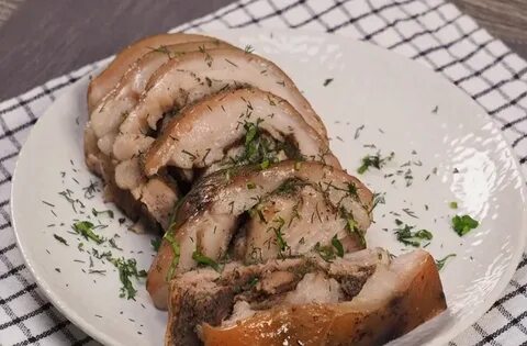 Рулет свиной в луковой шелухе брюшины