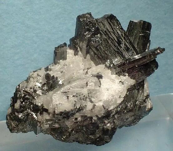 Манганит минерал. Манганит железа (II). Манганит Лантана стронция. Бурая марганцевая руда манганит.