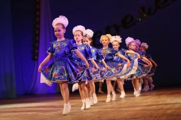 Танец веселая уборка. Магия востока кропоткин. Современник танцы. Современник танцы. Современник танцы.