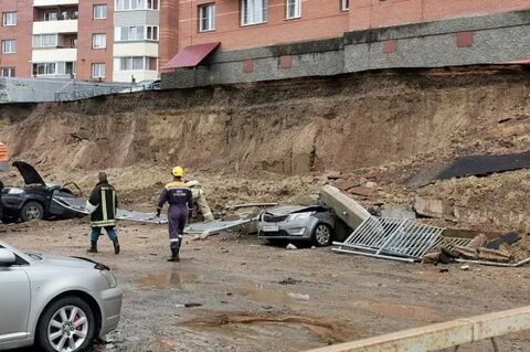 Упала подпорная стена