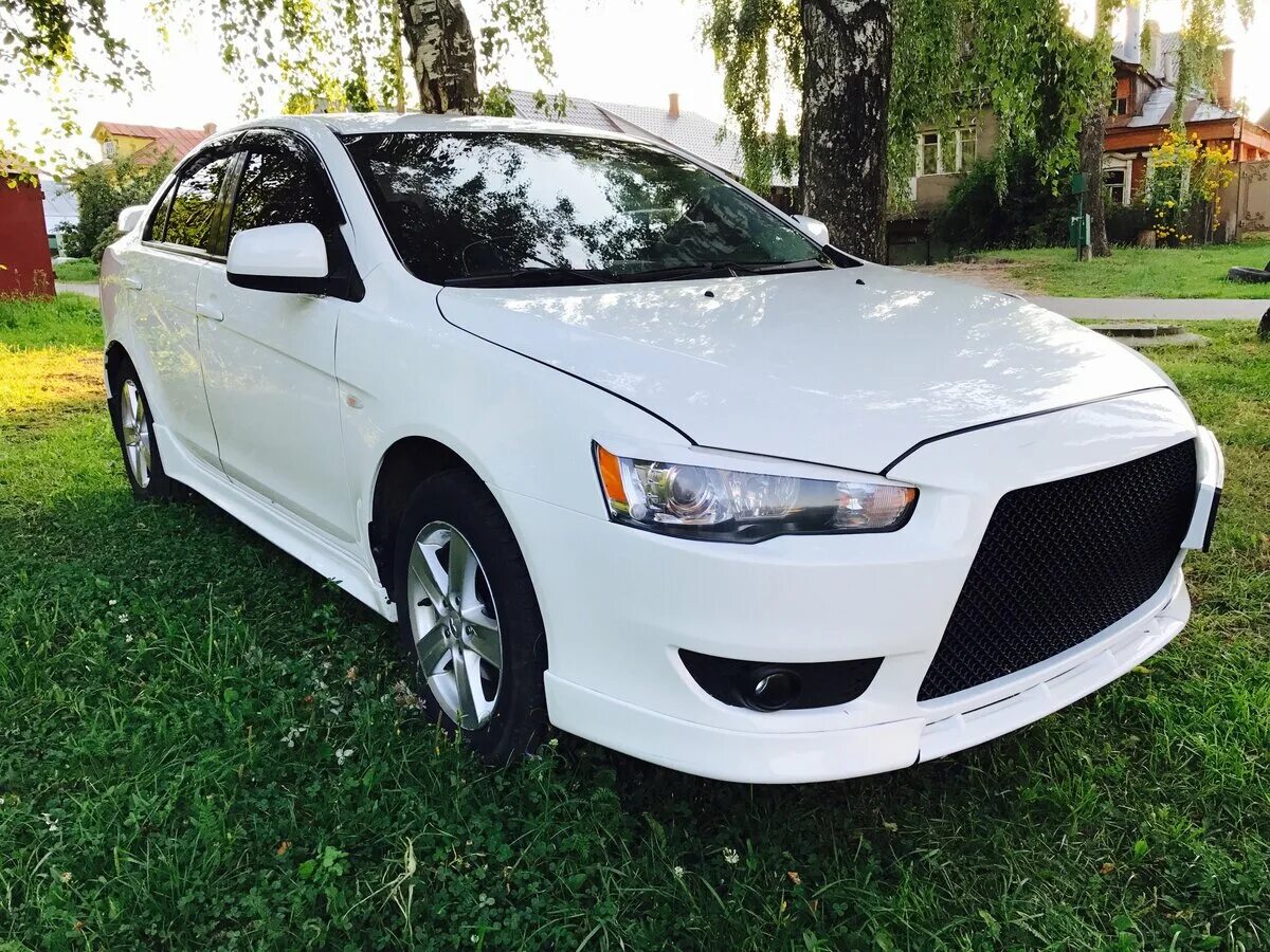 Mitsubishi белая. Mitsubishi Lancer 10 White. Митсубиши Лансер 10 белый. Митсубиси Лансер 2008 белая. Mitsubishi Lancer 2008 White.